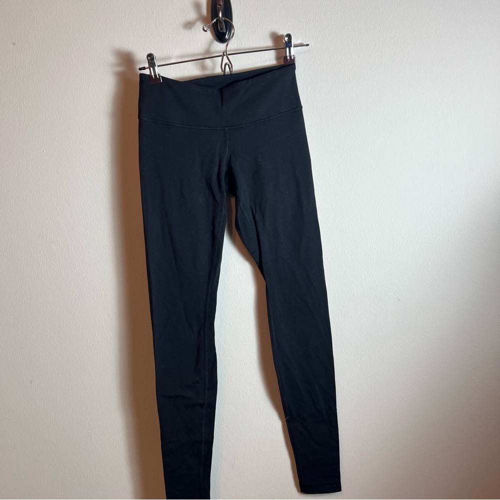 Lululemon black leggings size 4 wunder under